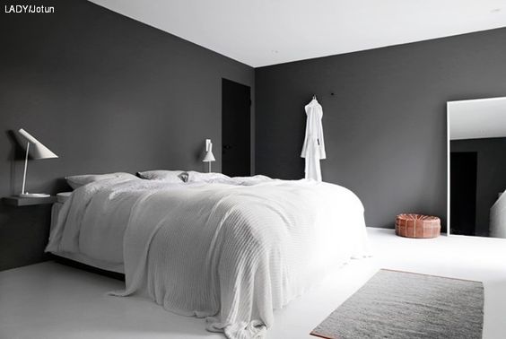 חדר שינה מעוצב עם מנורה מדגם OPTIMUM לבן